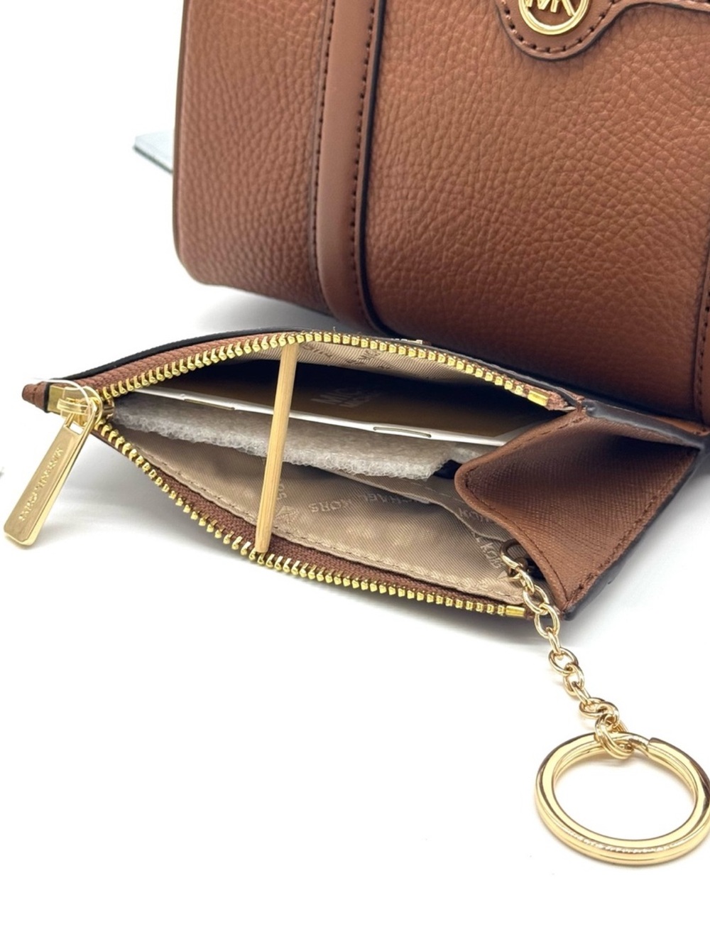 Michael Kors Small Travel Duffle Xbody Bag & Matching TZ Coinpouch Luggage - Picture 10 of 12
